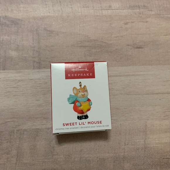 Hallmark Keepsake 0.79" Miniature Christmas Ornament 2022, Sweet Lil' Mouse - Picture 3 of 4